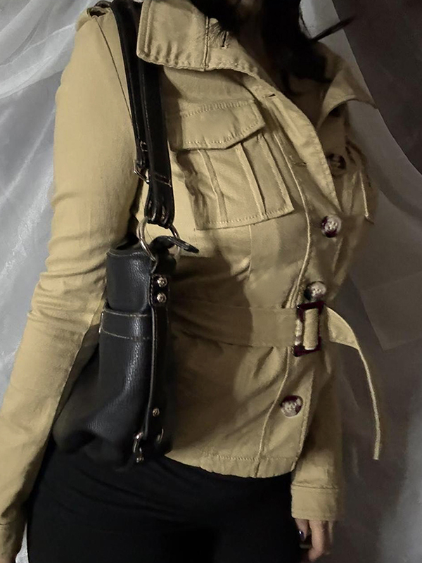 Chica sexy al estilo americano con chaqueta con hebilla al estilo japonés-4