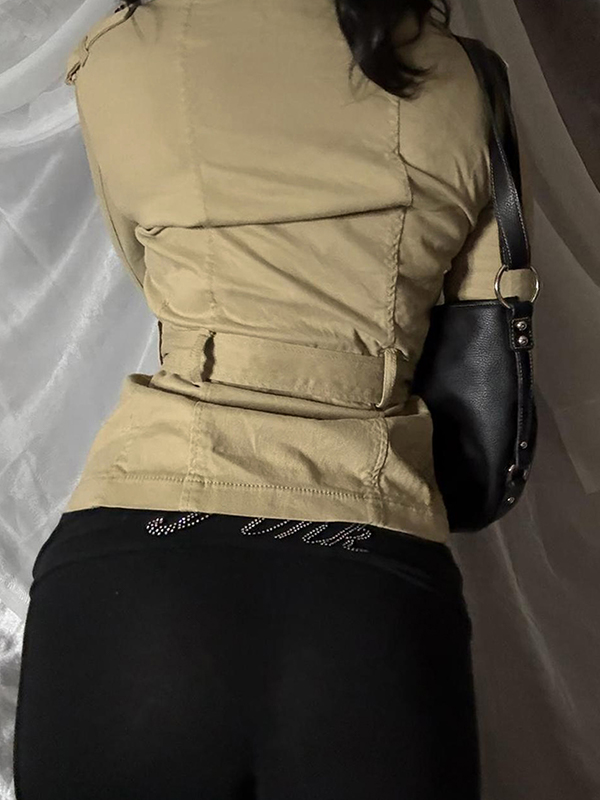 Chica sexy al estilo americano con chaqueta con hebilla al estilo japonés-2
