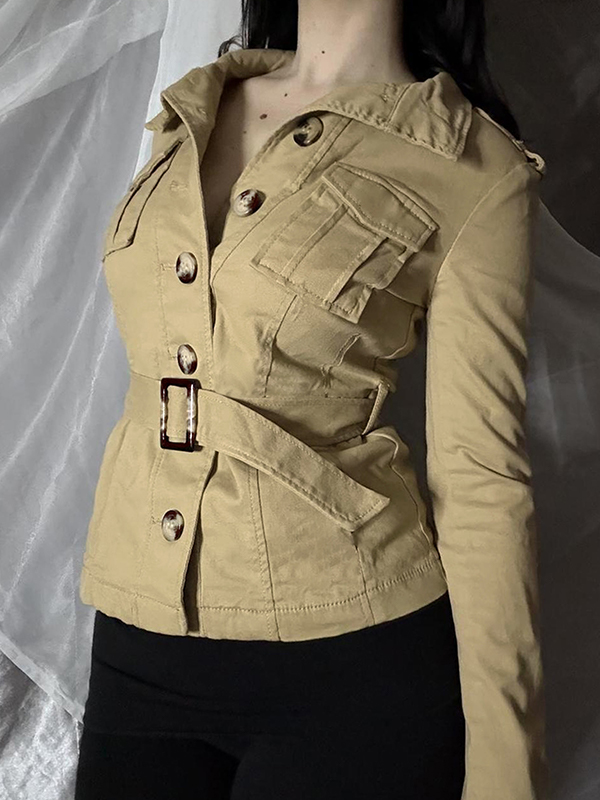 Chica sexy al estilo americano con chaqueta con hebilla al estilo japonés-3